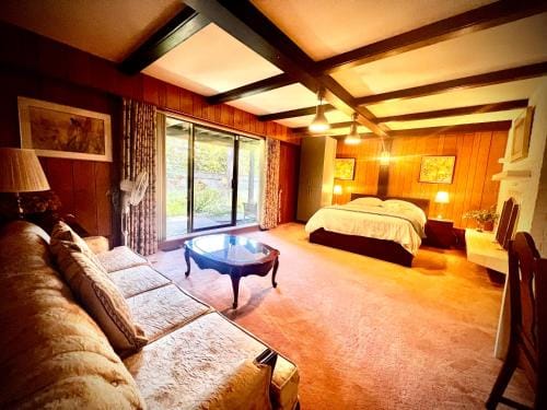Comfortable private room near UBC-B Hotel in Vancouver
