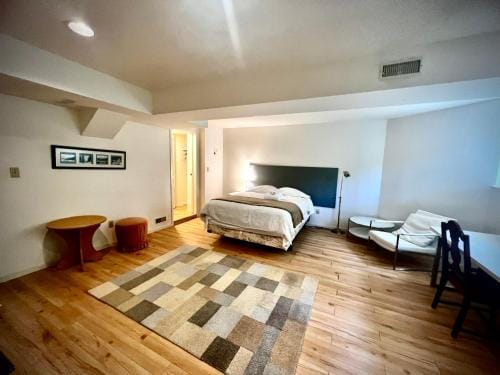 Comfortable private room near UBC-B Hotel in Vancouver