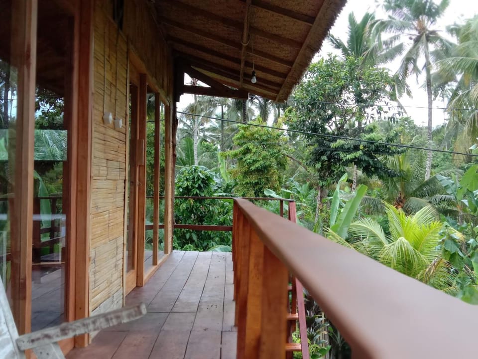 Jungle House - surf & stay Hostel in Pekutatan