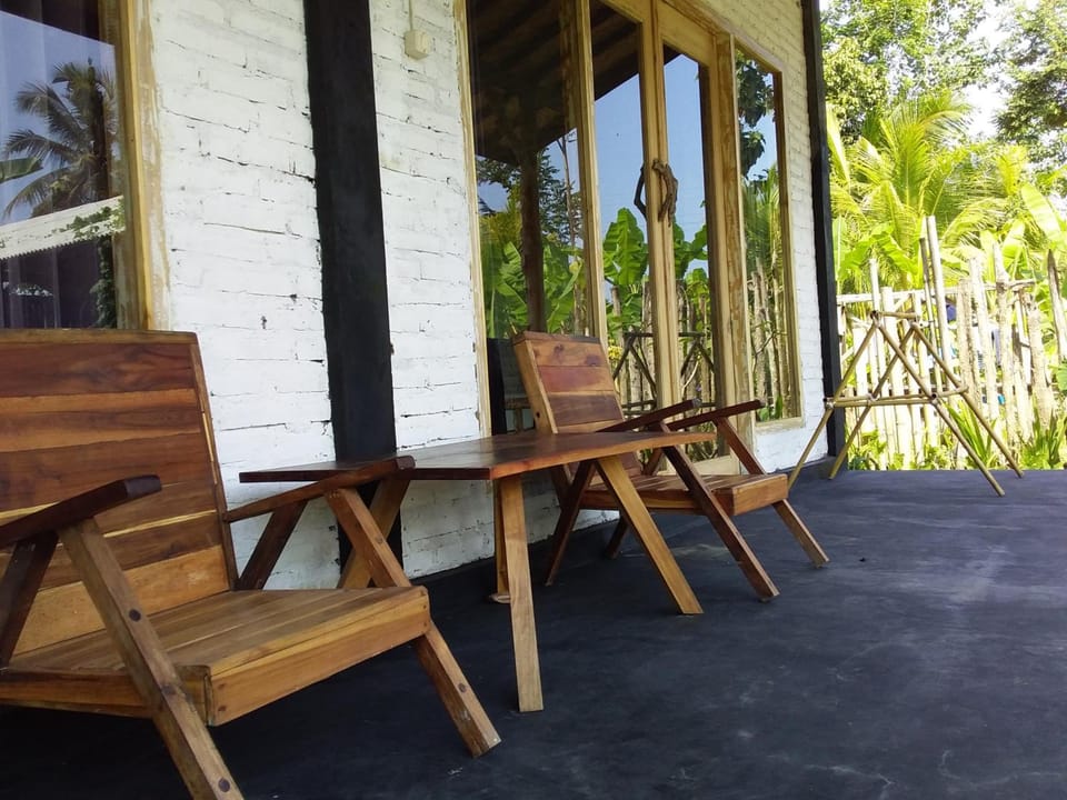 Jungle House - surf & stay Hostel in Pekutatan