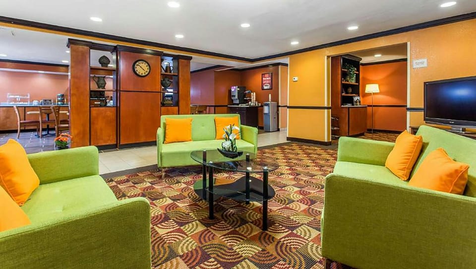 Studios & Suites 4 Less Charlotte Hotel in Charlotte