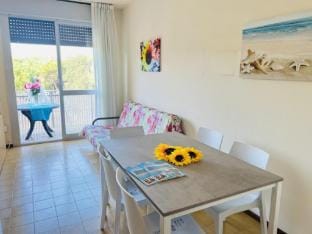 Airy apartment with balcony-Beahost Hotel in Bibione