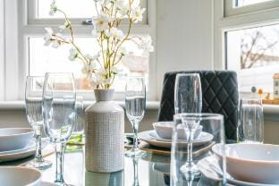 Cosy and Bright 3-Bedroom Flat Hotel in Glasgow