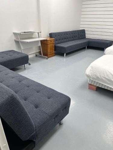 Three single bed and 2 sofa beds Studio, Suite 7 Hotel in Auckland