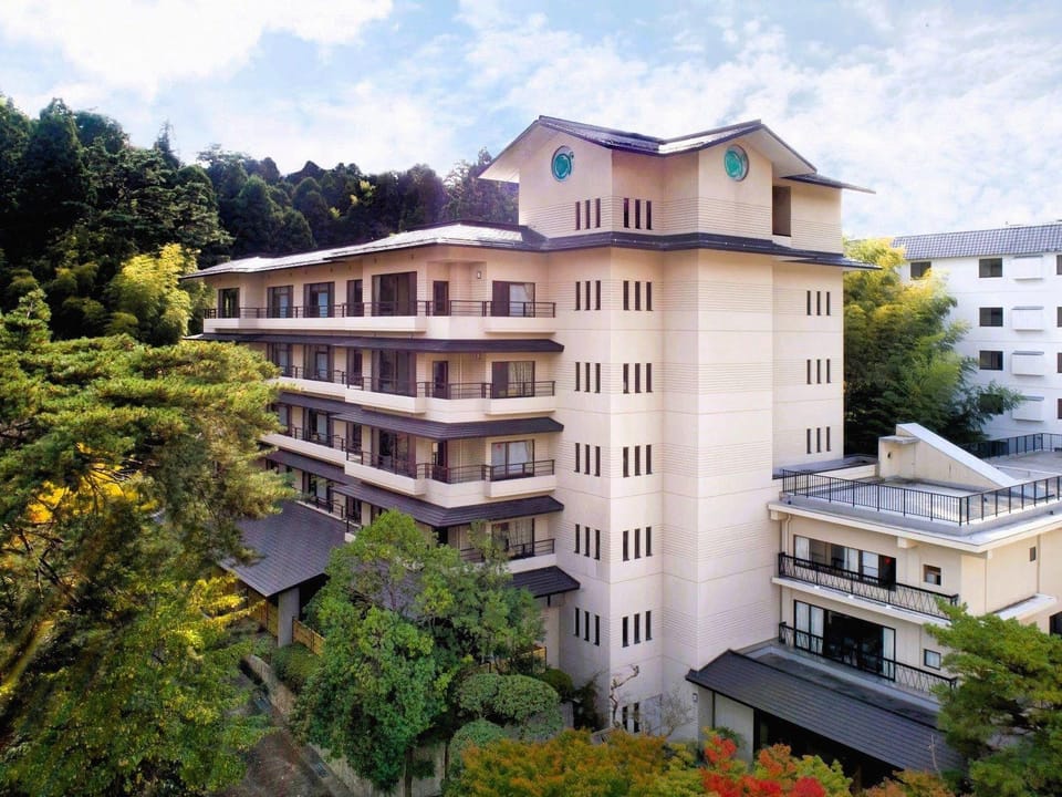 Ujo No Yado Shintsuta Hotel in Japan
