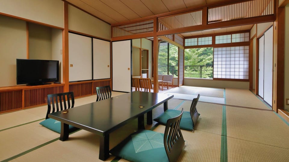 Ujo No Yado Shintsuta Hotel in Japan