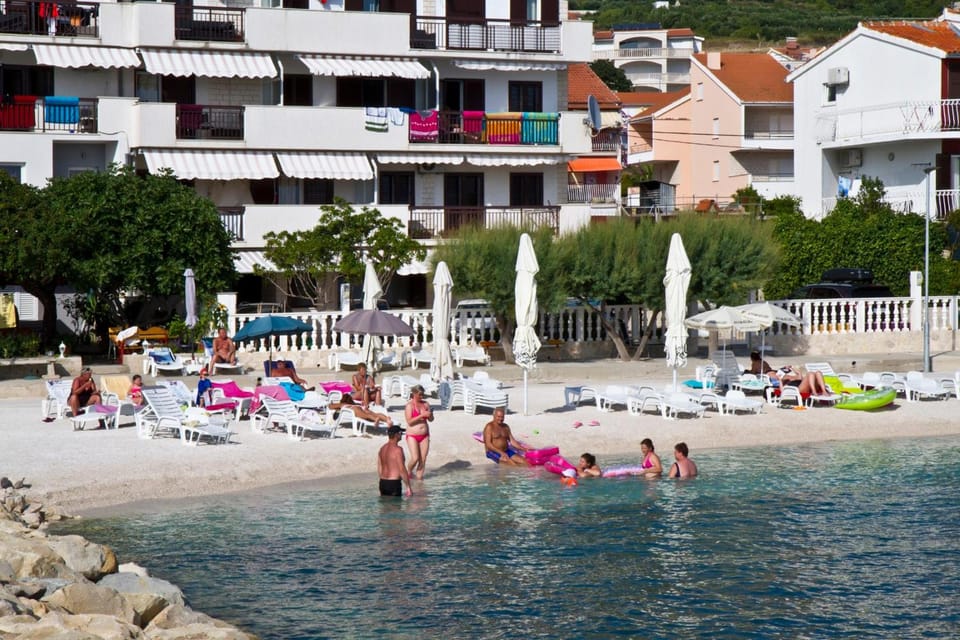 Apartment Topic near the beach Hotel in Podstrana