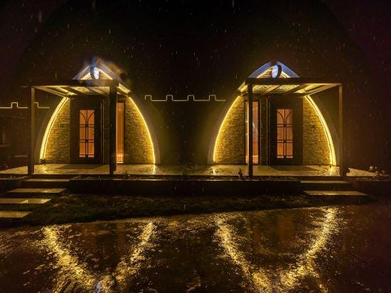Roam Creek Boathouse Hotel in Hangzhou