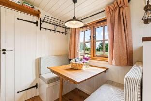 Drovers Hill at Stonor - Quercus  - shepherds hut Hotel in Wycombe District