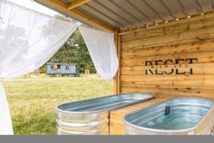 Drovers Hill at Stonor - Redwood - shepherds hut Hotel in Wycombe District