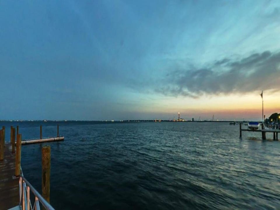 Pier 4 Hotel Hotel in Somers Point