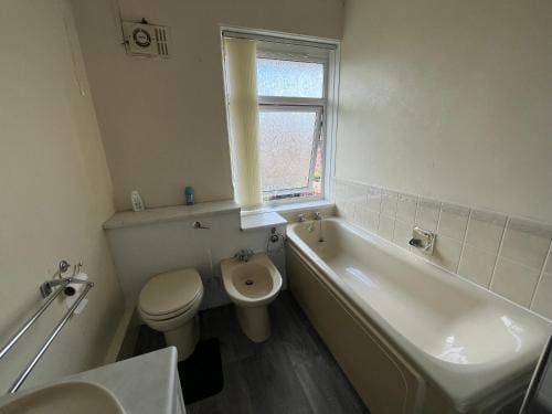 Cozy Private Blackout Room Hotel in Sheffield