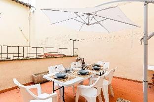 Piazza Alberti Apartment with Terrace Hotel in Florence
