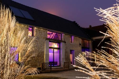 CHAMBRES D HOTES ROMANCE AVEC SPA PRIVATISE ! Le LUXE EN TOUTE INTIMITE Hotel in Île-de-France