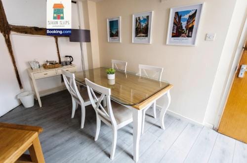 Spacious 5 Family Rooms House By Shropshire Escapes Short Lets & Serviced Accommodation Shrewsbury W Hotel in Shrewsbury