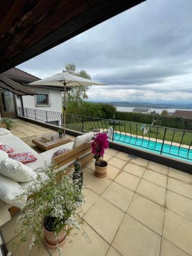 Alps and Lakeview Villa with Pool Hotel in Neuchâtel, Switzerland