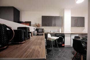 Bartlam Place, Oldham Town Centre, by NMB Property Hotel in Oldham