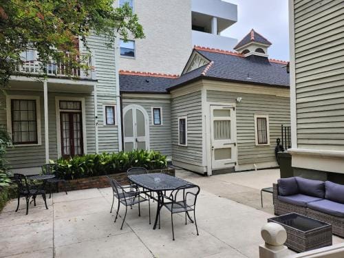 Walker Mansion on St Charles Ave - Unit 2 Hotel in Garden District