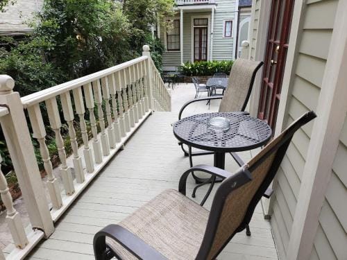 Walker Mansion on St Charles Ave - Unit 3 Hotel in Garden District