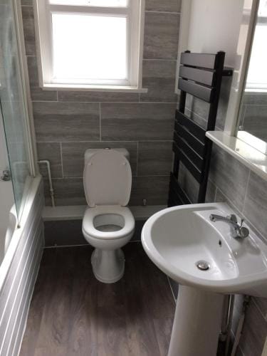 101 - Room 2 - Uplands Hotel in Wales