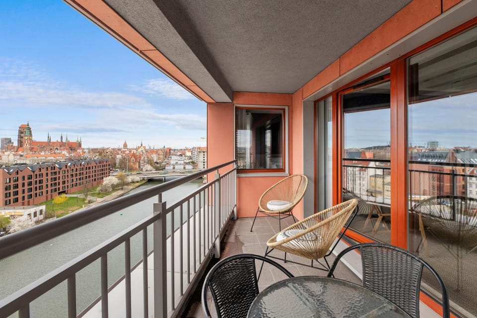 Waterlane Island - Riverview Pool, SPA, Gym & Parking by Downtown Apartments Apartment hotel in Gdansk