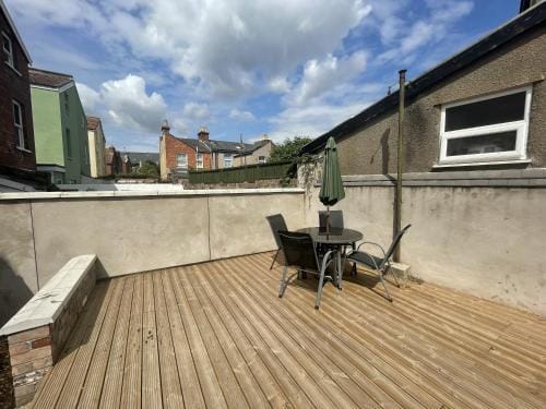 Restful Harbourside Apartment with Garden Hotel in Bristol