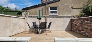 Restful Harbourside Apartment with Garden Hotel in Bristol