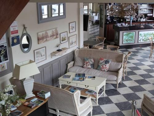 Hotel Restaurant Le Lion Verd Hotel in Normandy