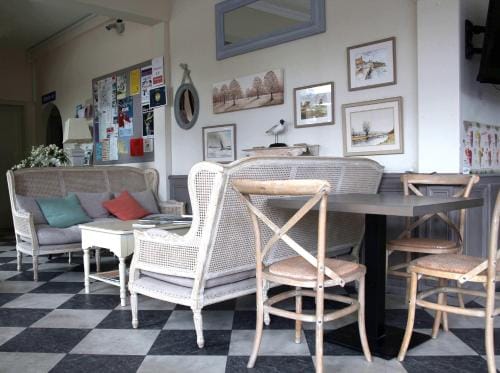 Hotel Restaurant Le Lion Verd Hotel in Normandy