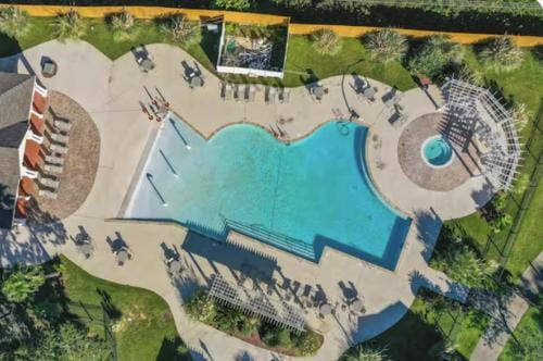 Family Beach Escape, 2 Min to Beach, Pools Hotel in Gulfport