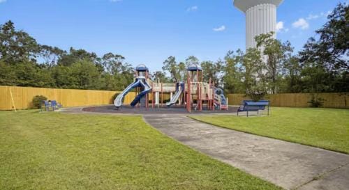 Coastal Serenity-Family Beach Escape, 2 Min to Beach, Pools, Hot Tub Hotel in Gulfport