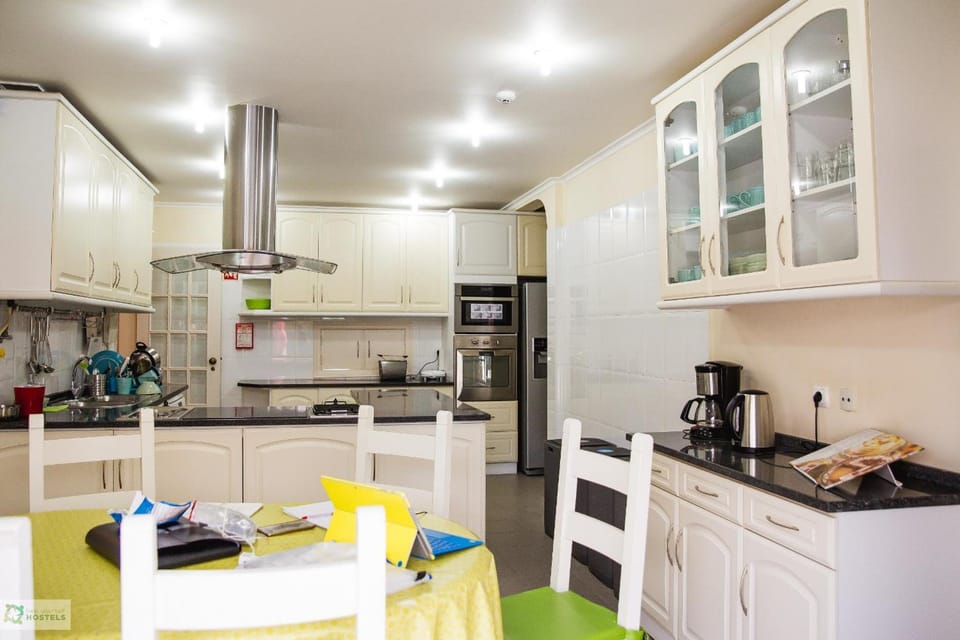 Help Yourself Hostels - Carcavelos Coast Hostel in Carcavelos
