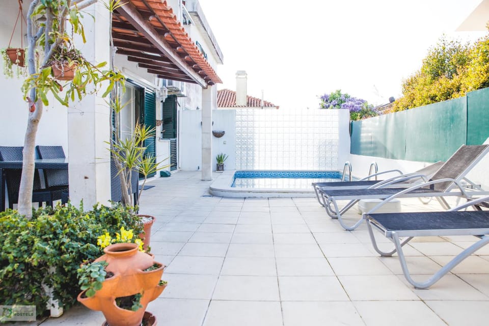 Help Yourself Hostels - Carcavelos Coast Hostel in Carcavelos