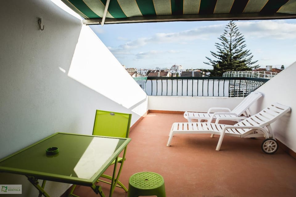 Help Yourself Hostels - Carcavelos Coast Hostel in Carcavelos