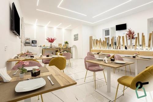 HOTIDAY Room Collection - Napoli Duomo Hotel in Naples
