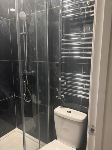 Double Room Ensuite in Croydon Family Home Hotel in Croydon