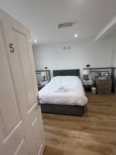 The Dublin Packet Number 5 Family Room Hotel in Wales