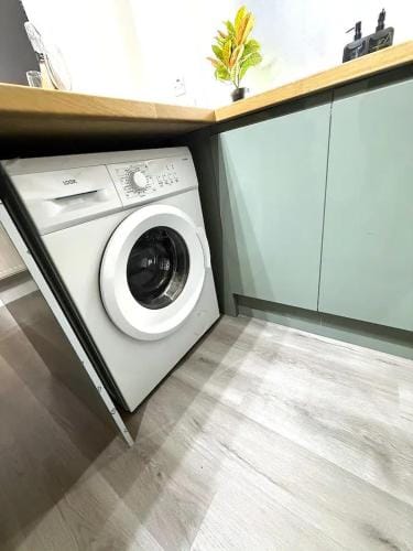 Stylish 3BR 18mins to Peak District,Free, Parking Wifi,Netflix ,Sky Sports Hotel in Oldham District
