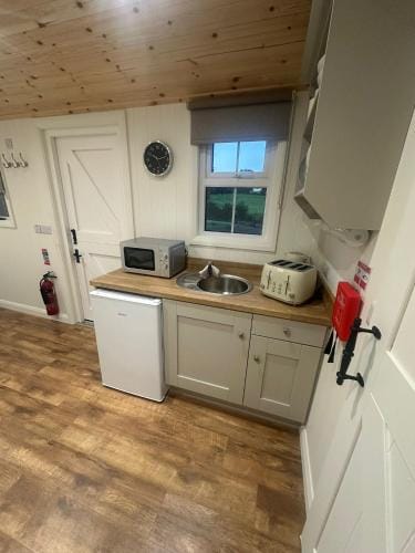 Doon Shepherds Hut Lodge in Northern Ireland