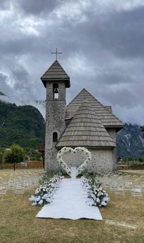 Thethi Mountain Guesthaouse Hotel in Montenegro