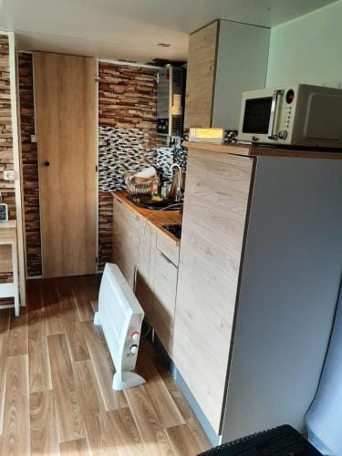 Hebergements pour 12 Pers Max Mobil Home, Caravane, Studio Hotel in Wallonia, Belgium