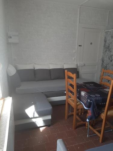 Hebergements pour 12 Pers Max Mobil Home, Caravane, Studio Hotel in Wallonia, Belgium