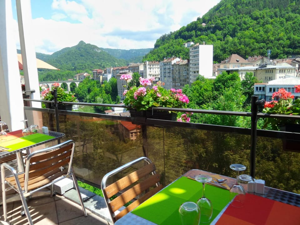 Jura Hotel Restaurant Le Panoramic Hotel in Haute-Savoie