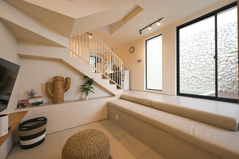 Shared lounge/TV area