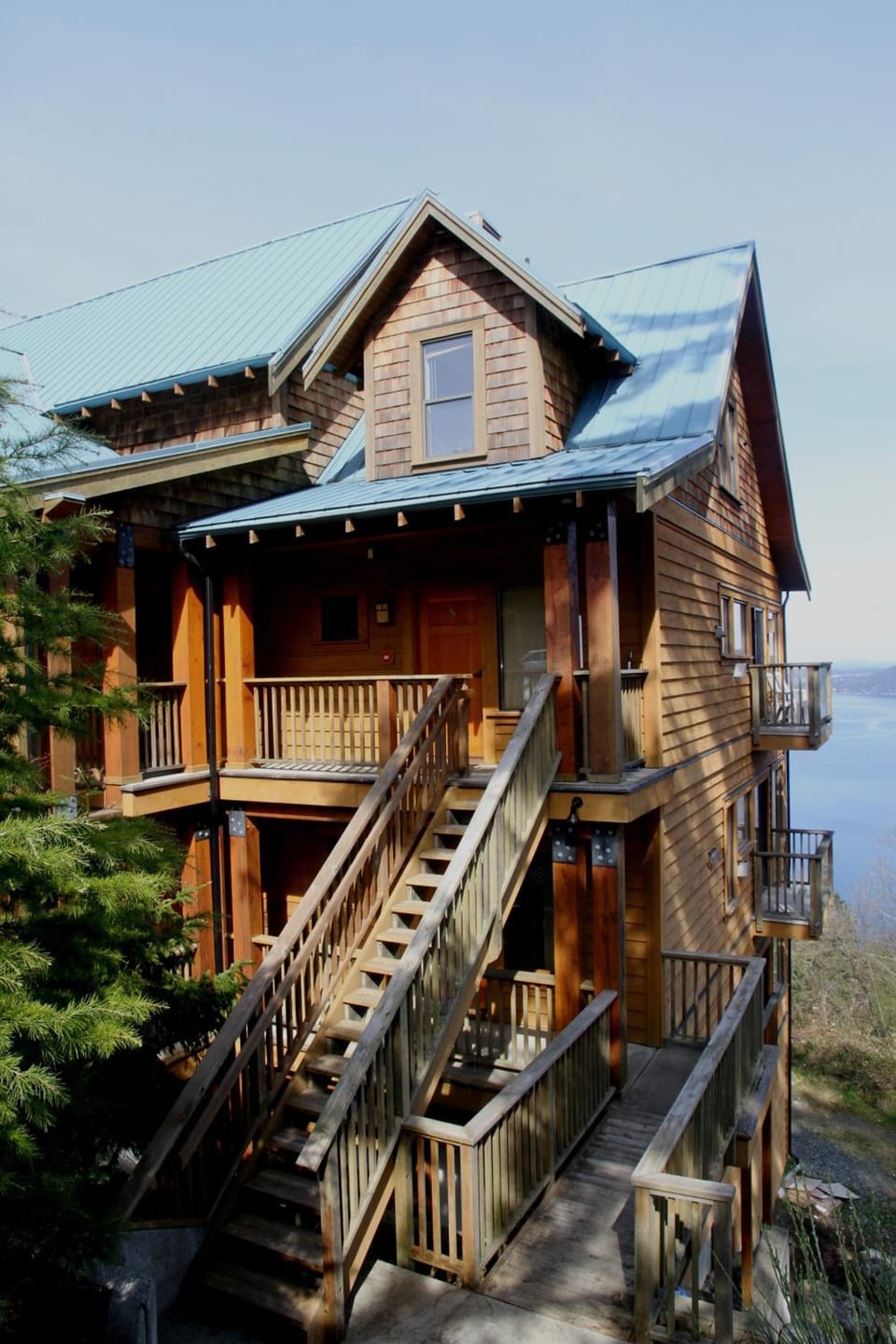 Moon Water Lodge Hotel in Malahat