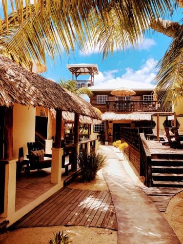 Caribbean Beach Cabanas Lodge in Placencia