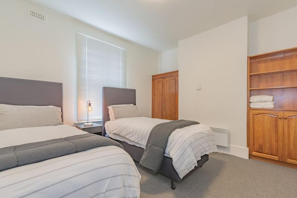 4 Bedroom House - Hobart CBD - Parking Hotel in Hobart