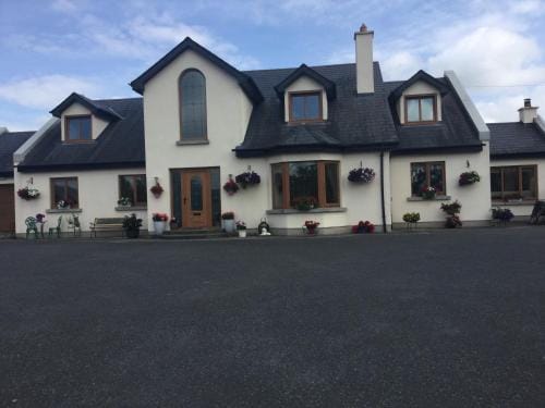 The Crossroads B&B Hotel in Ireland
