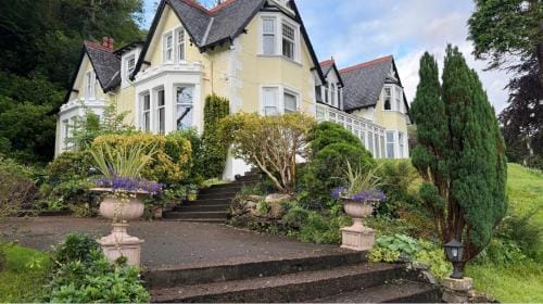 Camus House, Lochside Guest House Hotel in Scotland