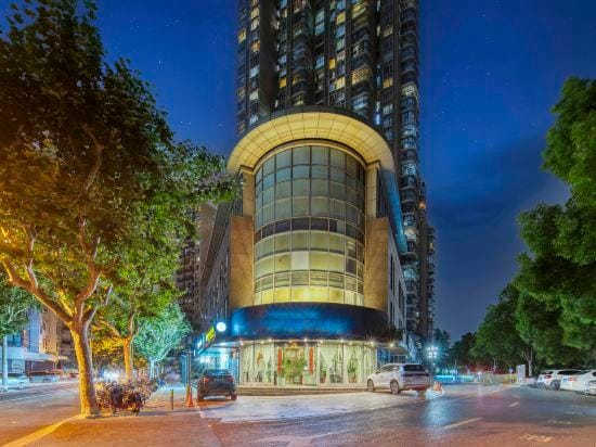 Qi Yue Hotel Shanghai Daning International Yan Chang Road Subway Station Hotel in Shanghai